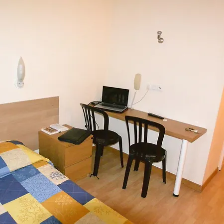 Hotel Sub Asnieres-sur-Seine